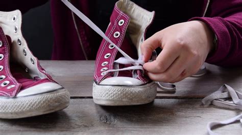 veters in schoenen doen